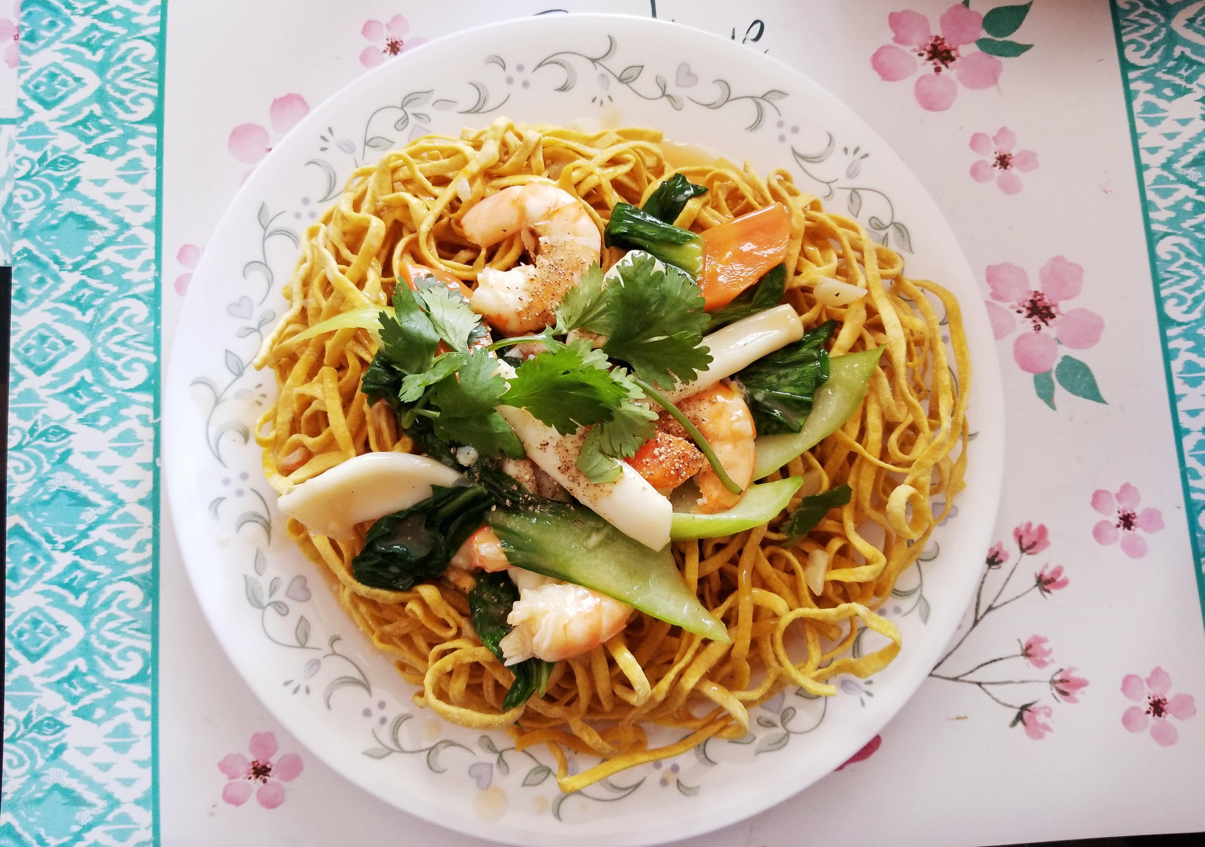 [I ate] Seafood Crispy Egg Noodles Scrolller