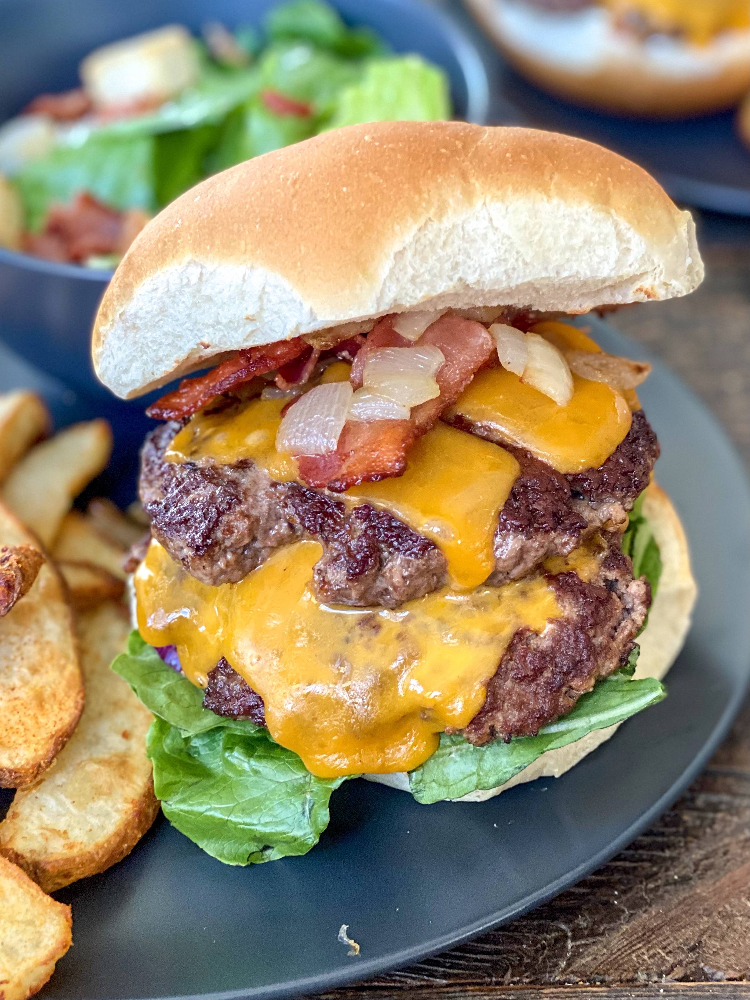 I made a Bacon & Cheddar Smash Burger. Scrolller