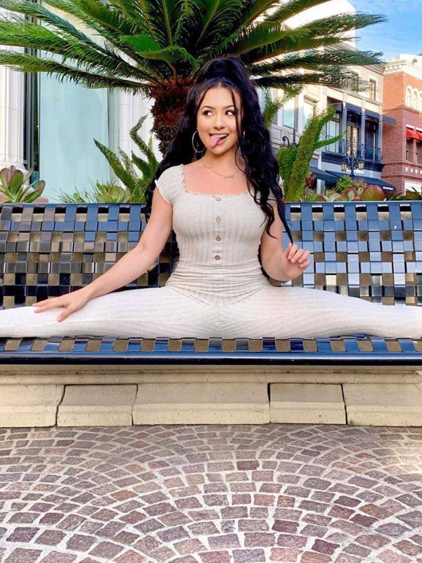 I wanna eat her out 😍 Scrolller