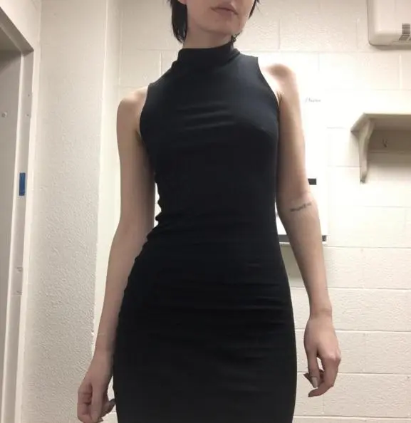 [IG] Gorgeous, pixie-haired model-looking girl | Scrolller