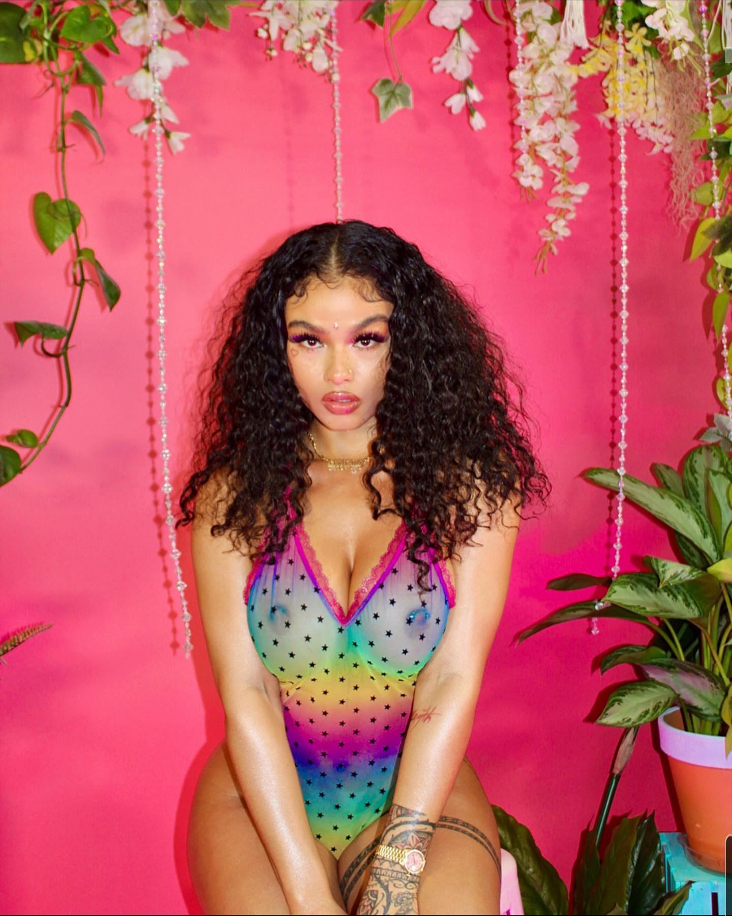 India love Scrolller