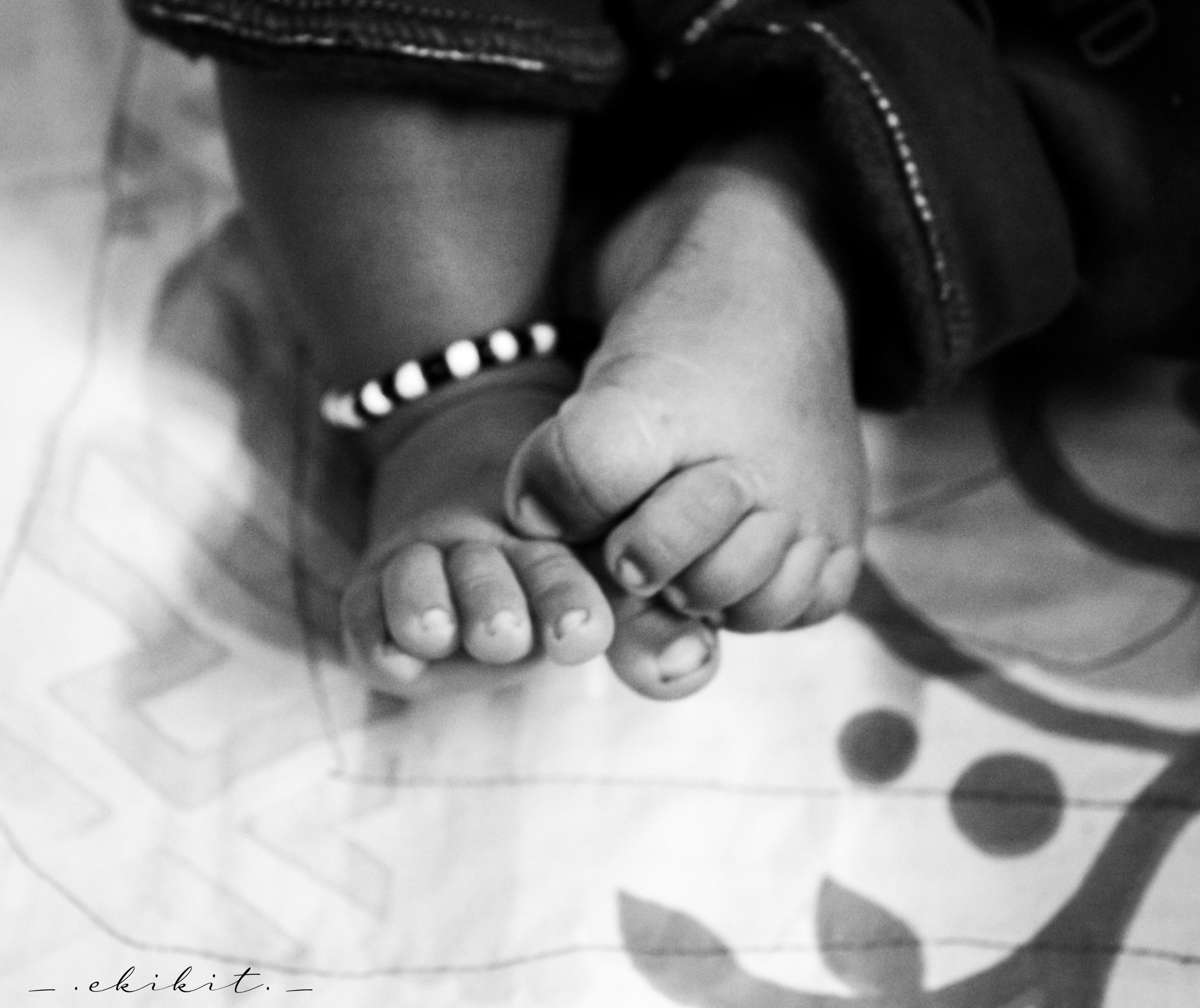 itap-of-a-child-s-feet-scrolller