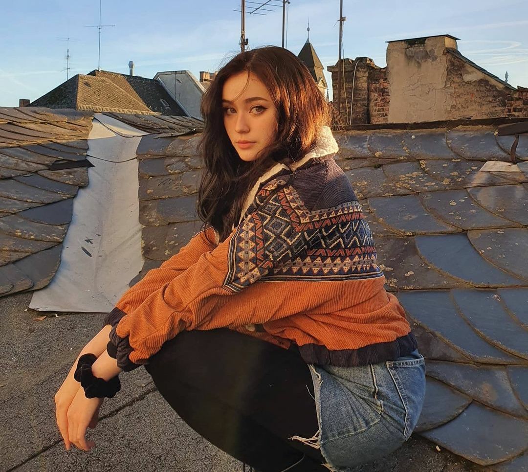 JadeyAnh | Scrolller