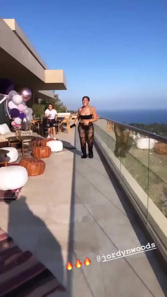 Jordyn Woods Twerk Scrolller