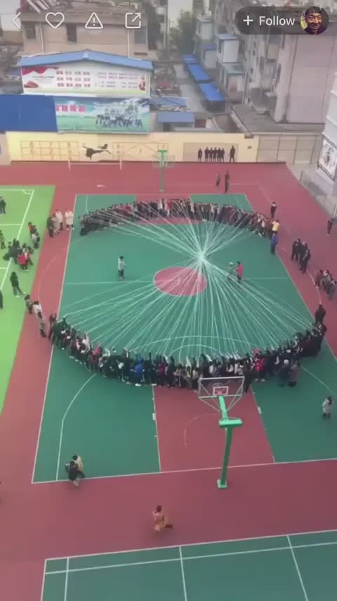 Jump rope, on a grand scale | Scrolller