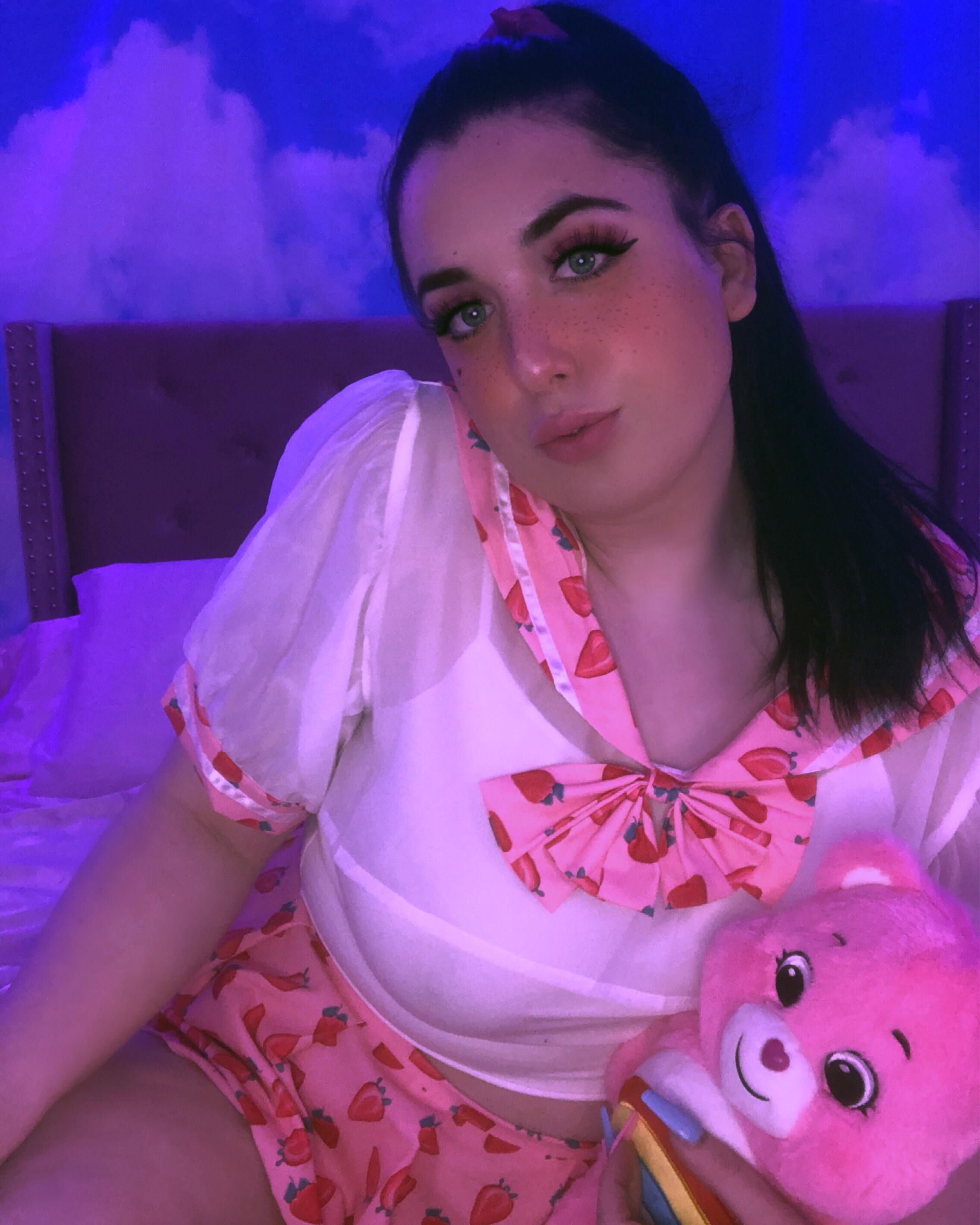 Kawaii tgirl | Scrolller