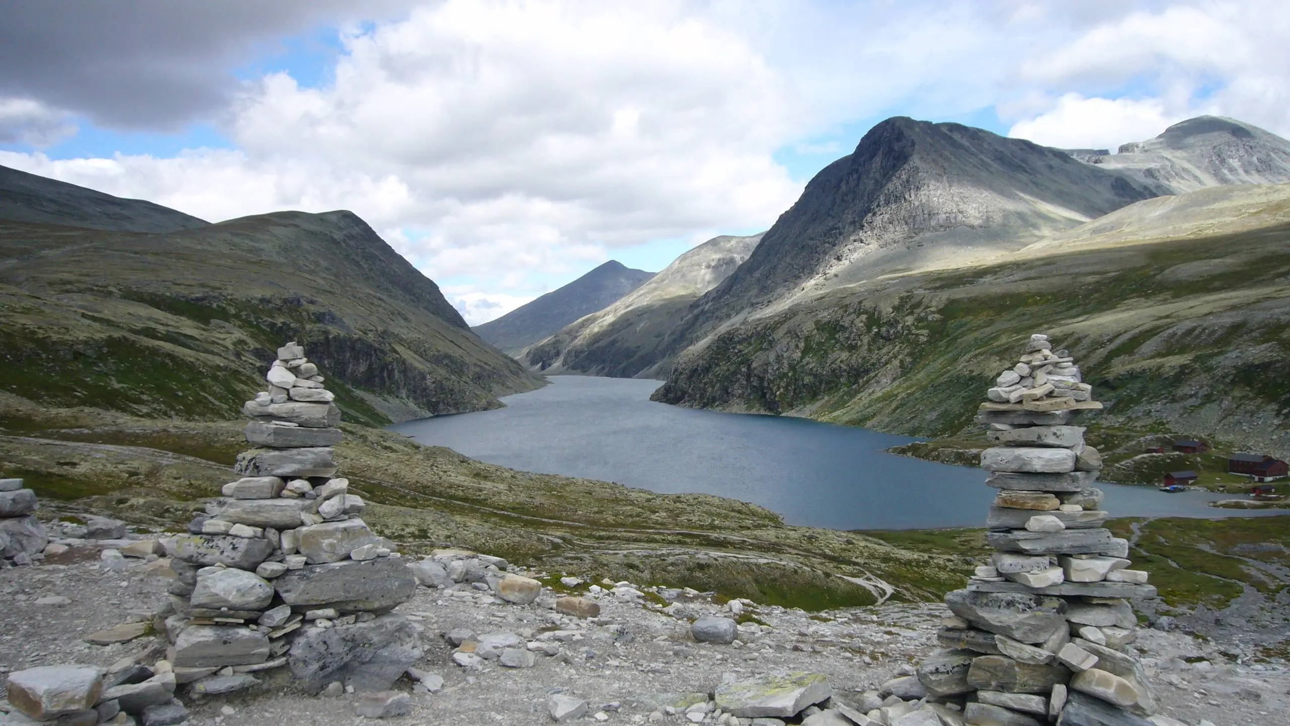 Lake in Rondane National Park, Norway [OC] [2560x1440] | Scrolller