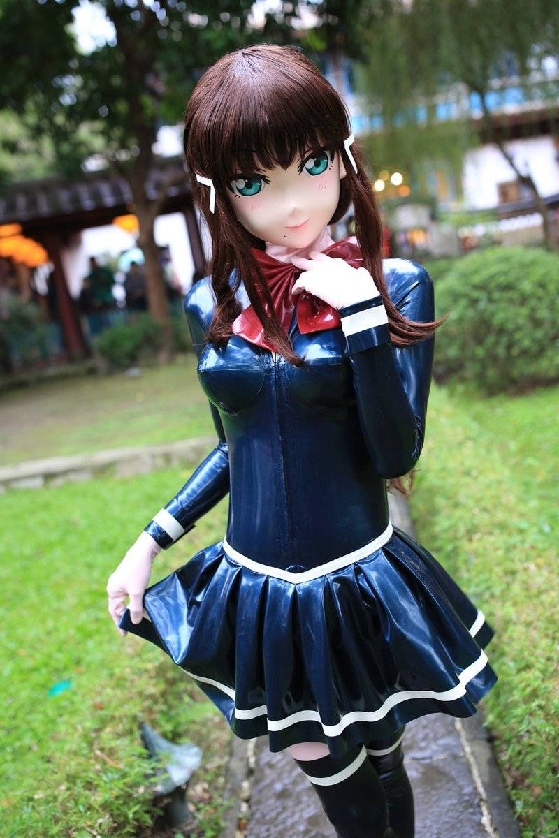latex-schoolgirl-kigurumi-scrolller