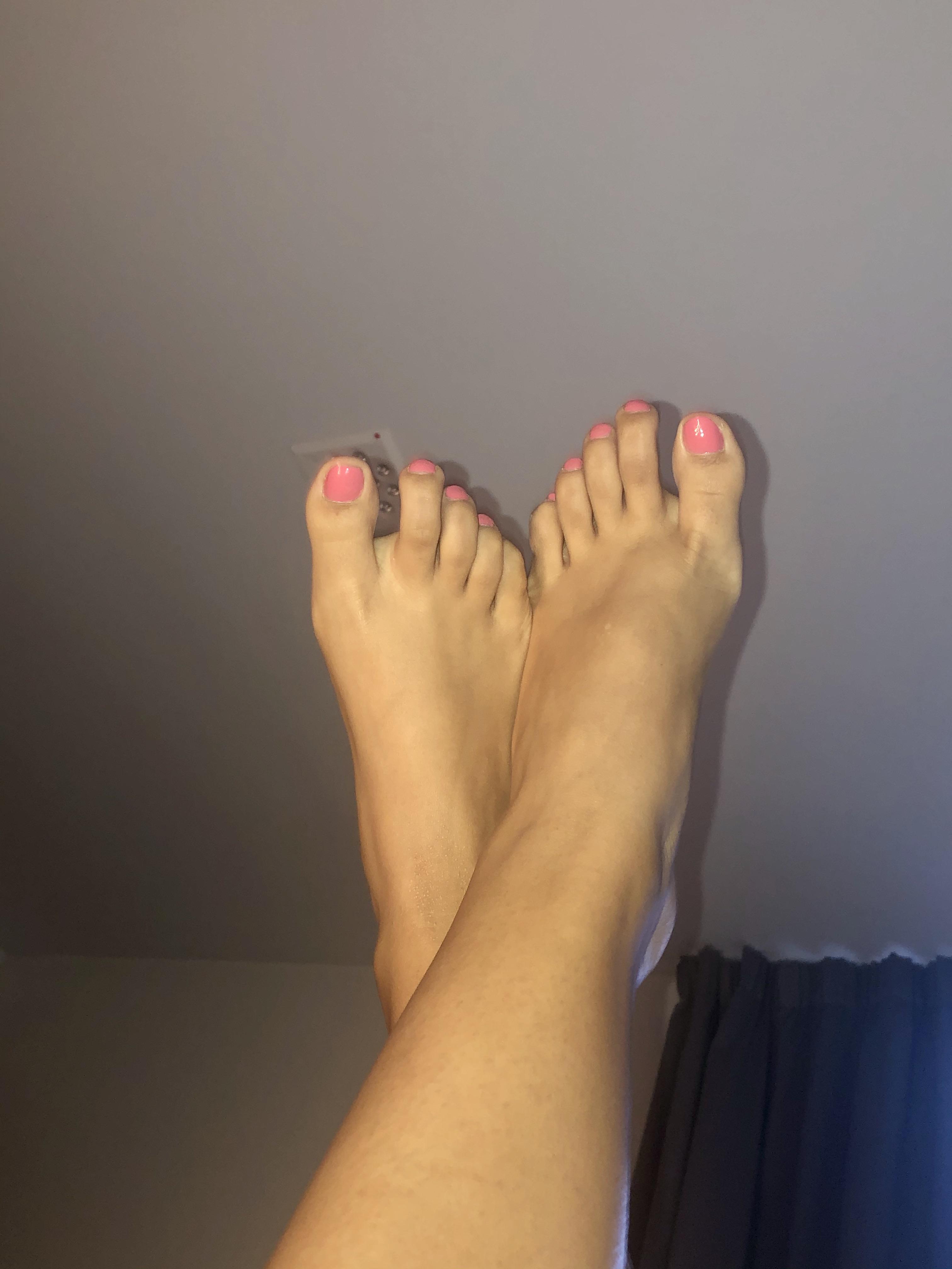 Latina feet;) hi there I’m new :) | Scrolller