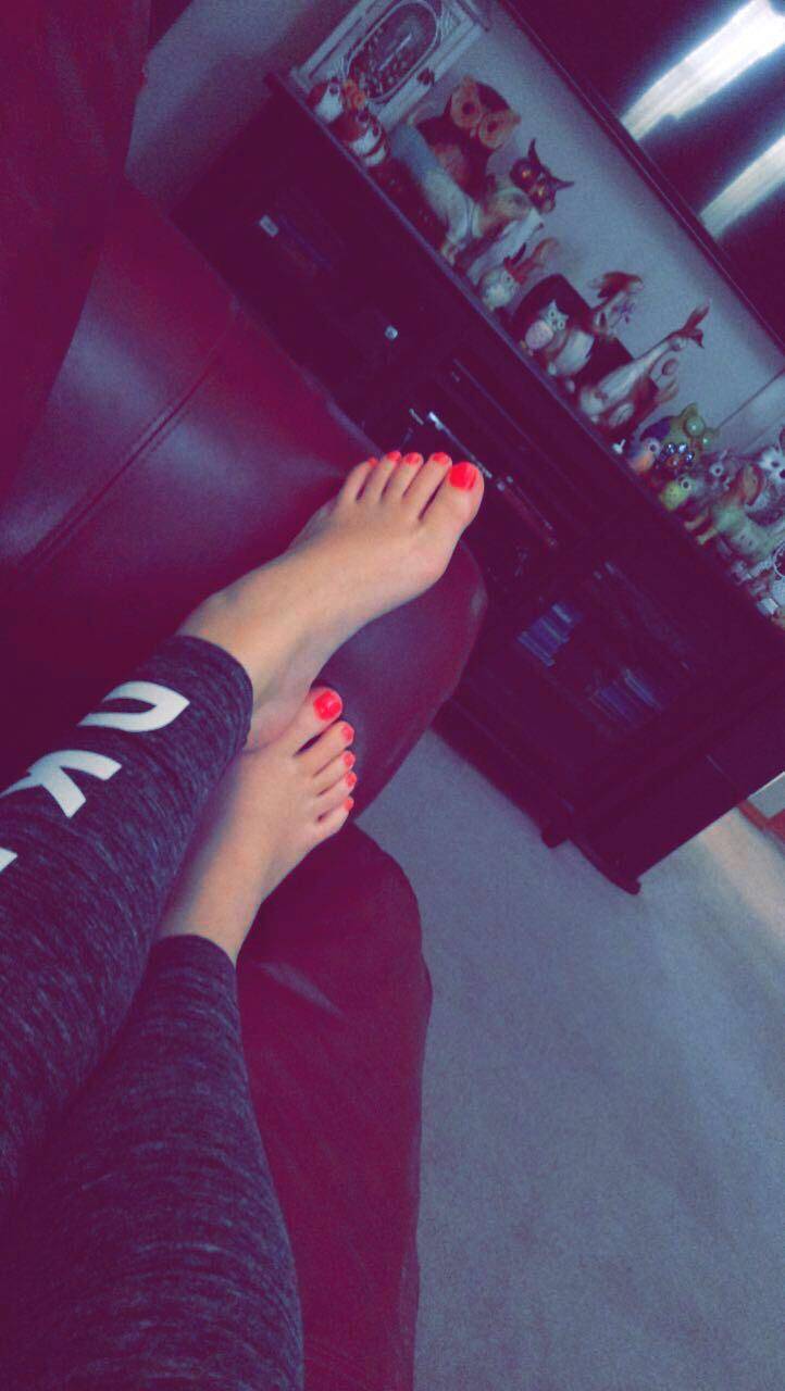 Looking for an obedient foot slave that will worship my feet and never let me feel unimportant