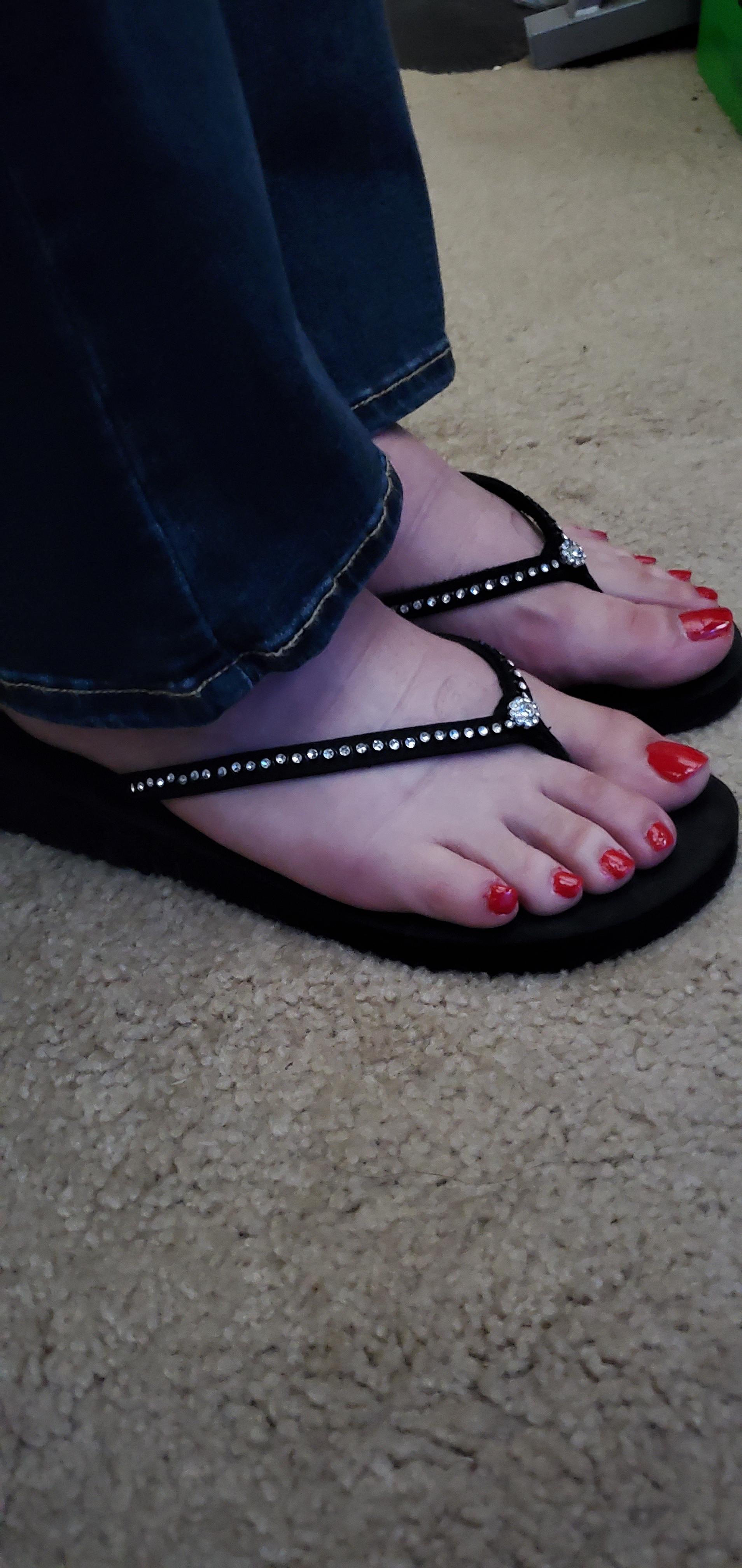 Love dressing up my feet! ☺️ Scrolller