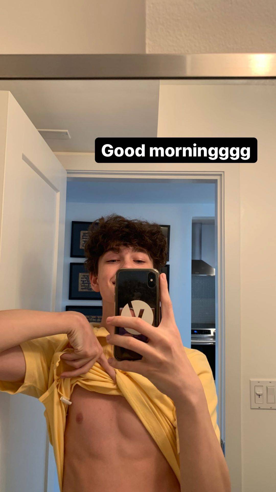 Luca Schaefer (@mostlyluca) [SHIRTLESS] Scrolller