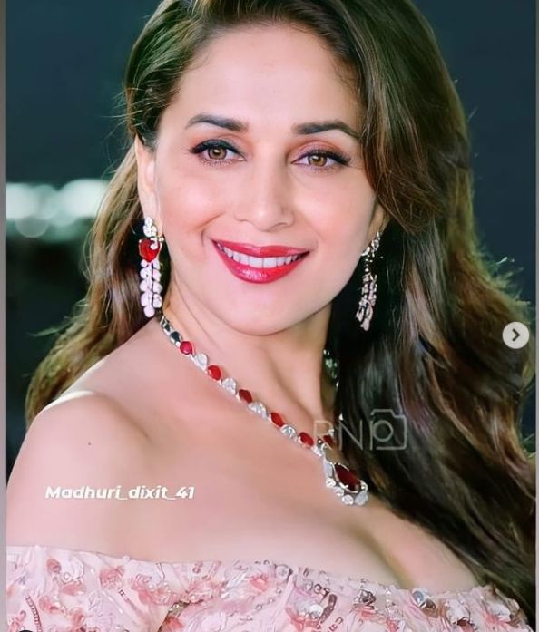 Madhuri Dixit Flaunting Ample Cleavage Scrolller