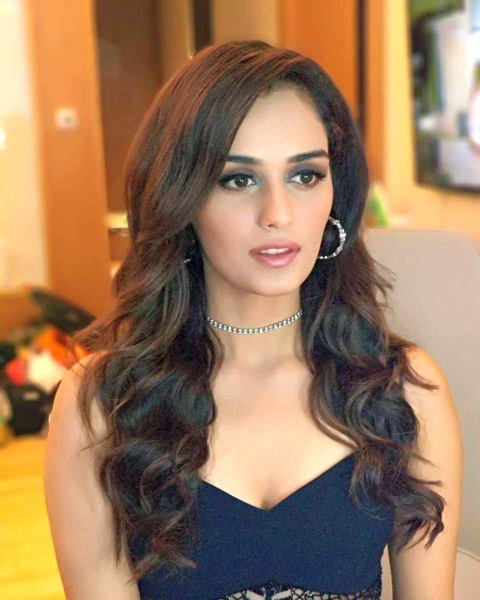 Manushi Chhillar - That stunning face and the hint of a cleavage ...