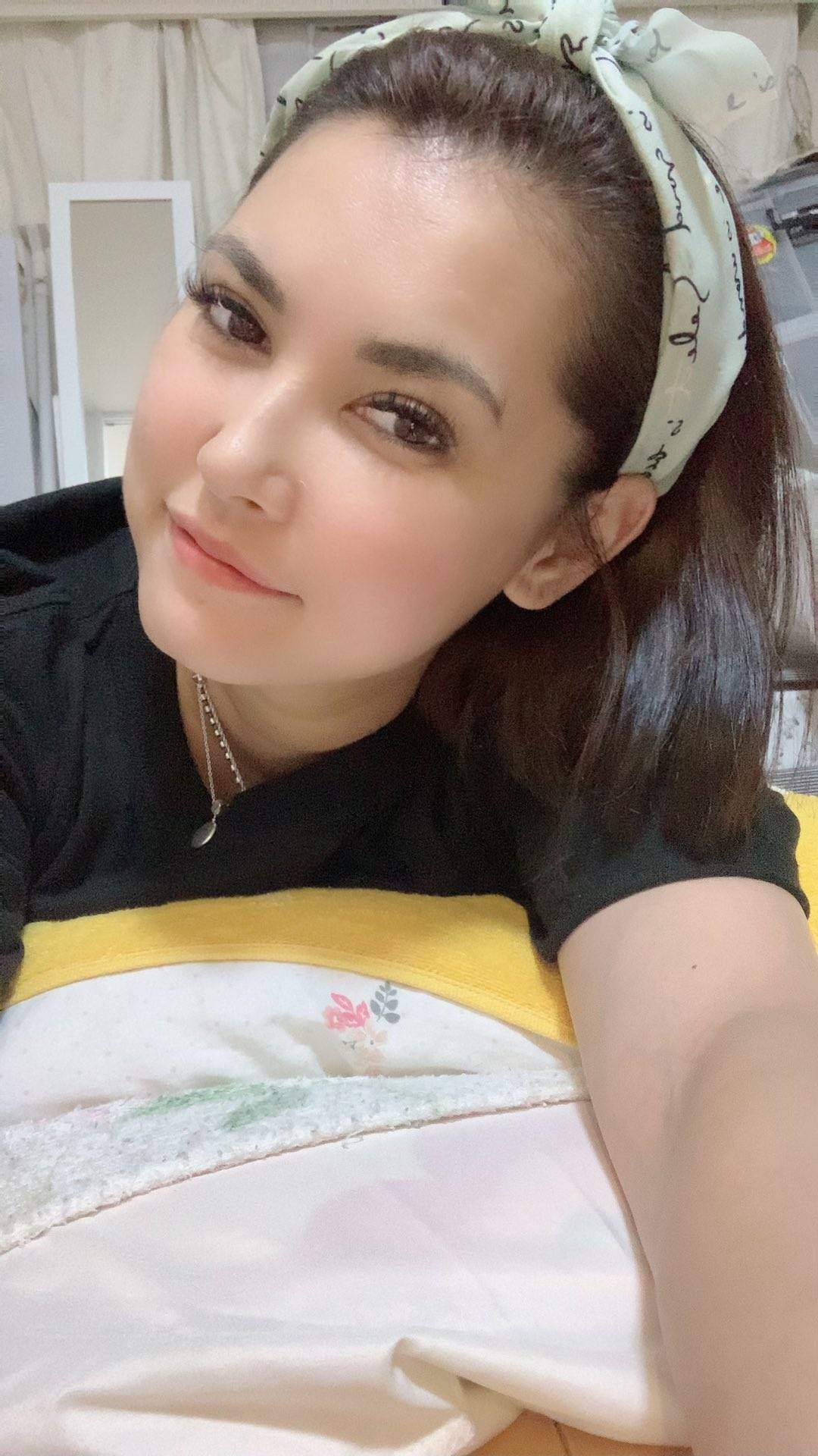 Maria Ozawa Before Bed Selfie Scrolller