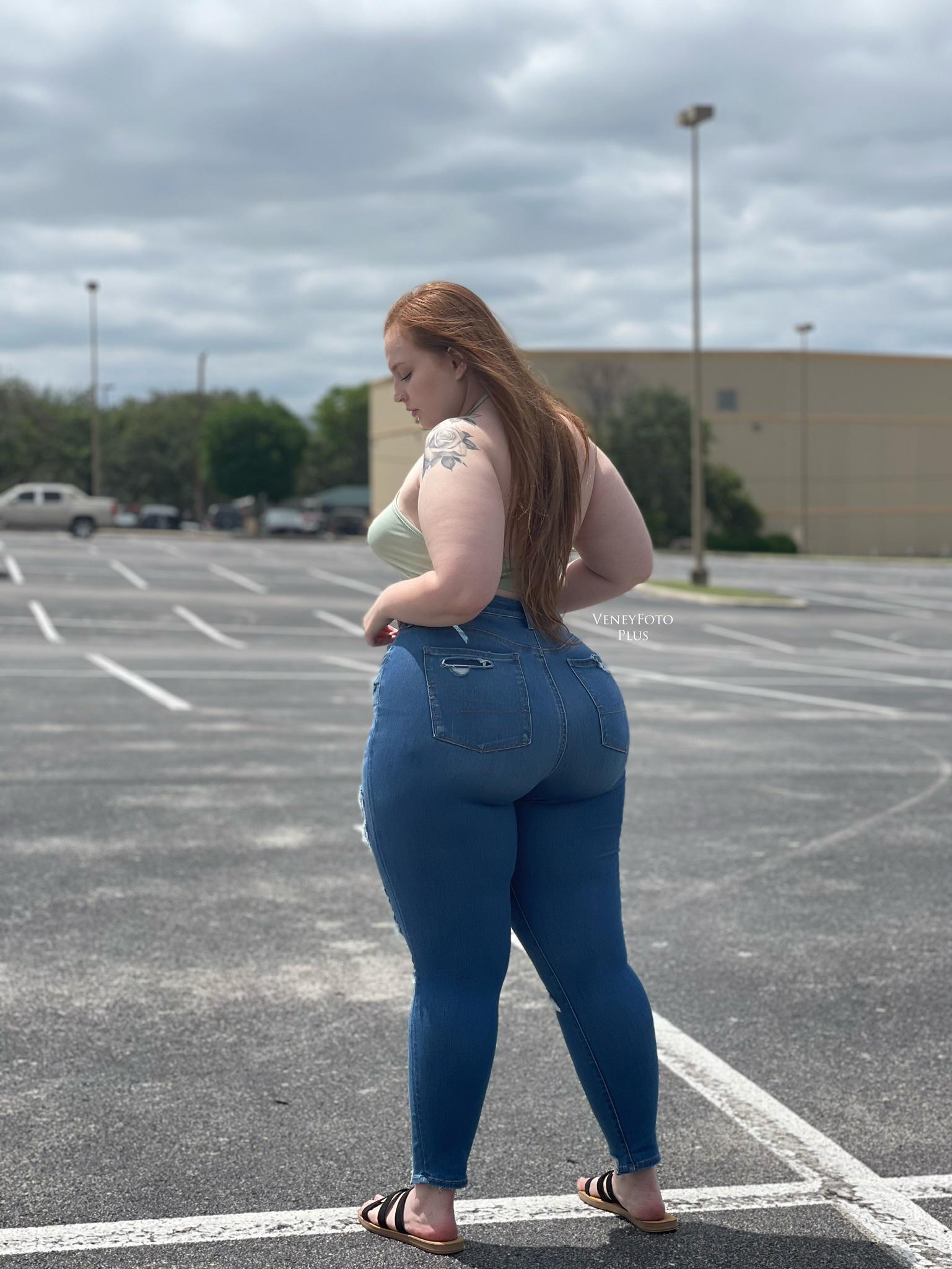 ThickandBBWJeans Pictures and Videos Scrolller NSFW