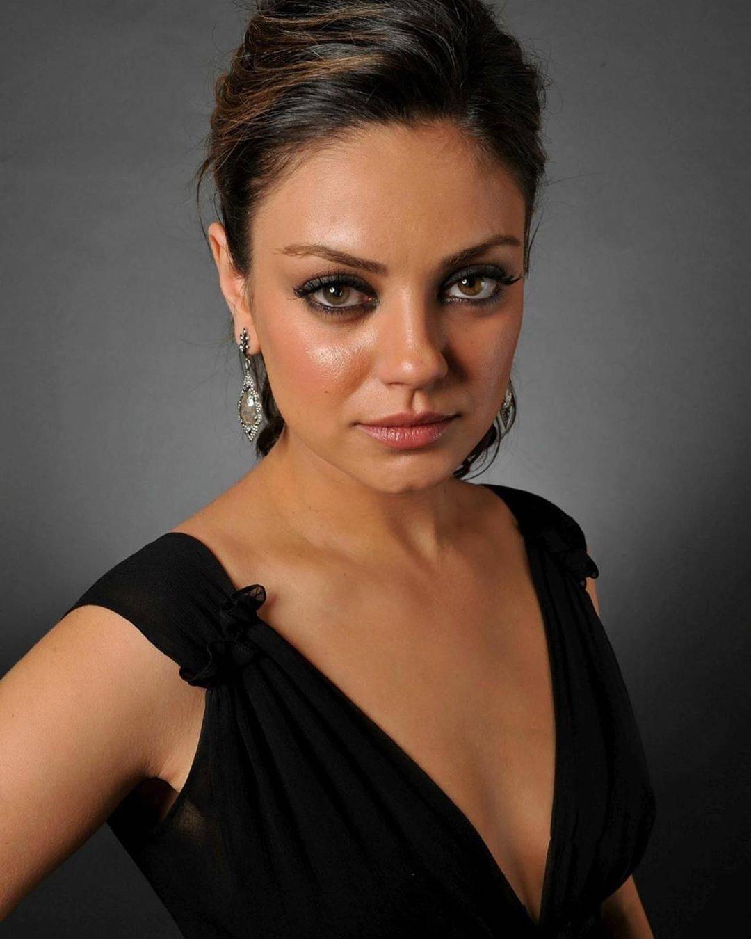 Mila Kunis Scrolller 7705