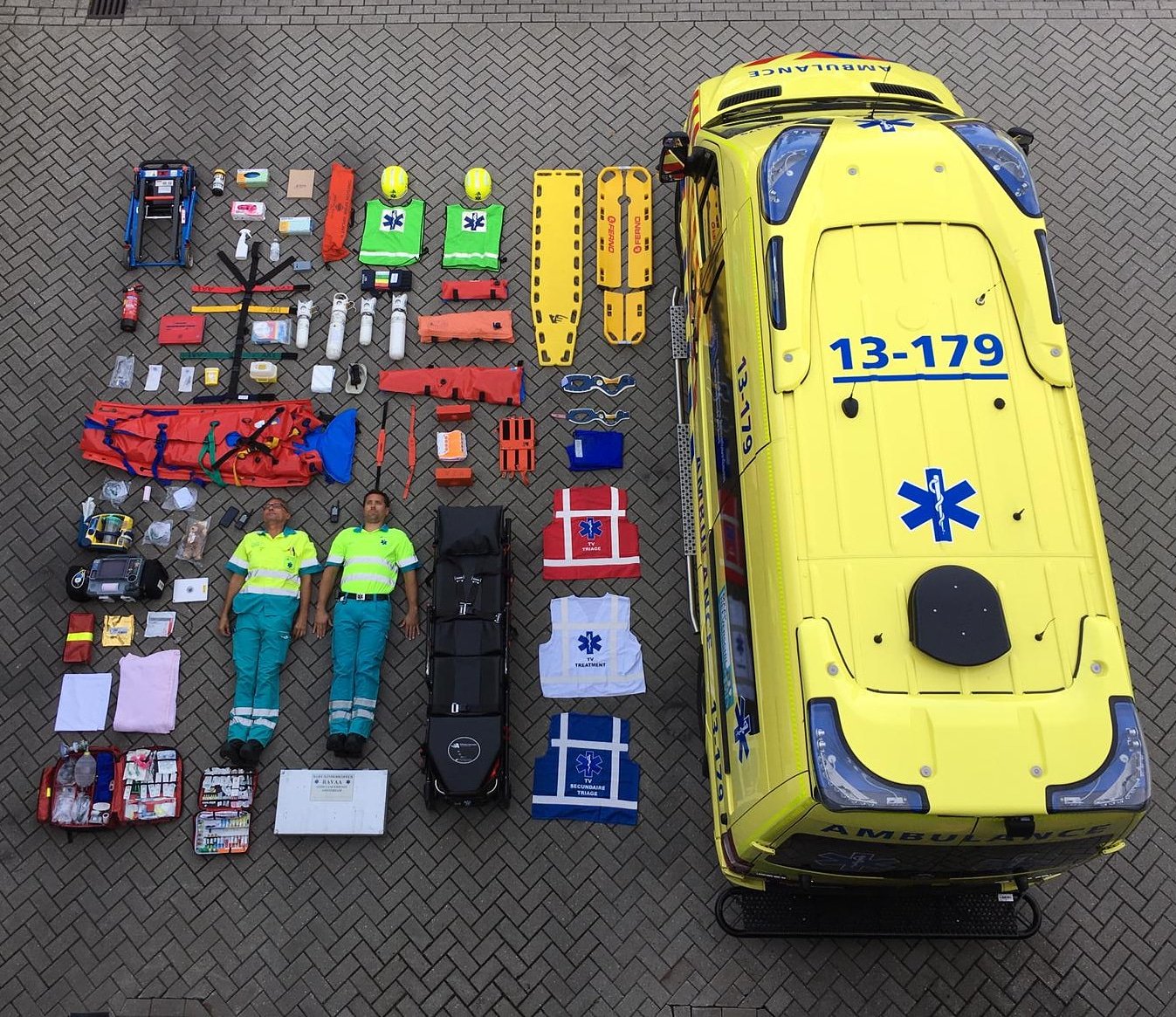 mild-interessant-deel-5-de-inhoud-van-een-nederlands-ambulance-busje