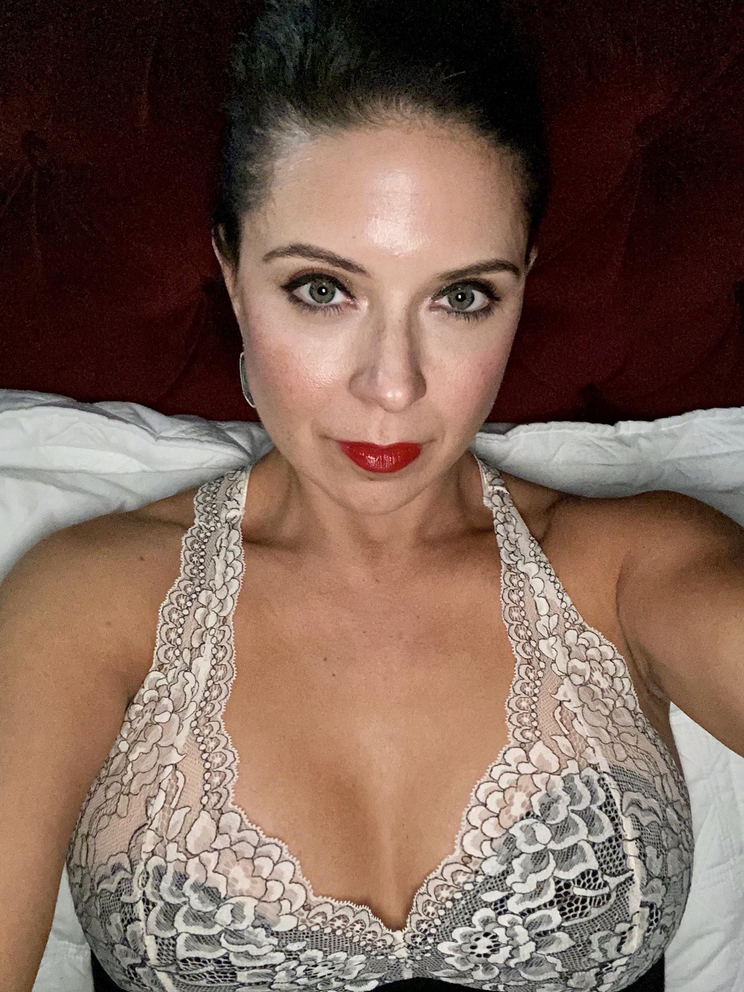 Milf In My Red Velvet Love Bed Scrolller