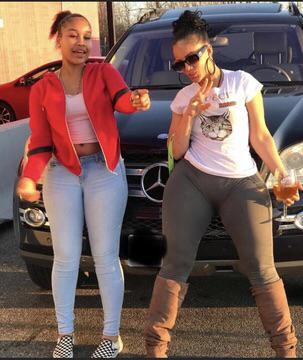 Mom and daughter thick 😋 | Scrolller