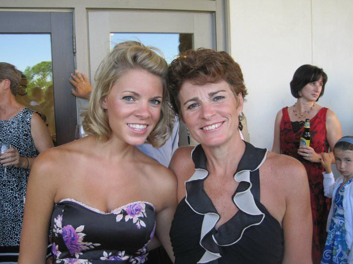 Mom Or Daughter Scrolller 