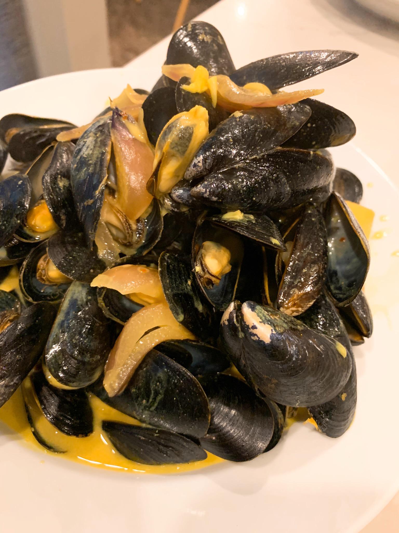 Mussels in coconut curry sauce Scrolller