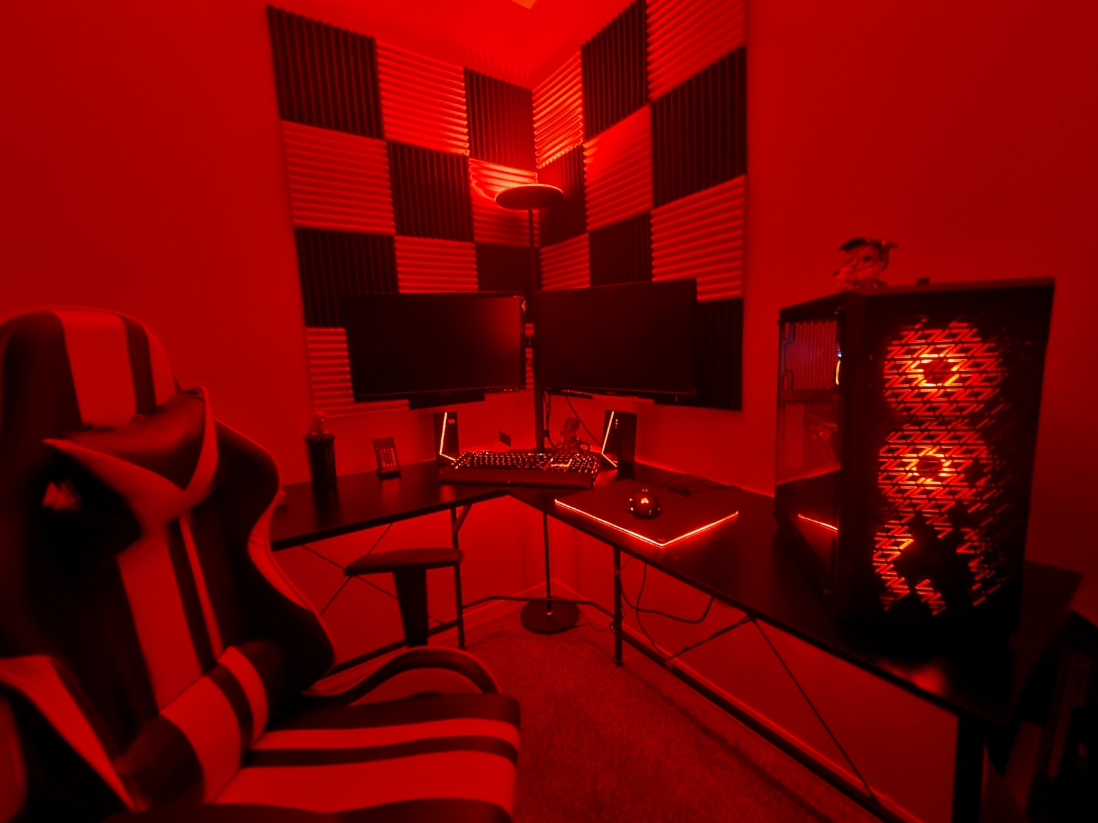 Red Setup Clean My cozy, black and red setup, And a his/hers battlestation is coming ...