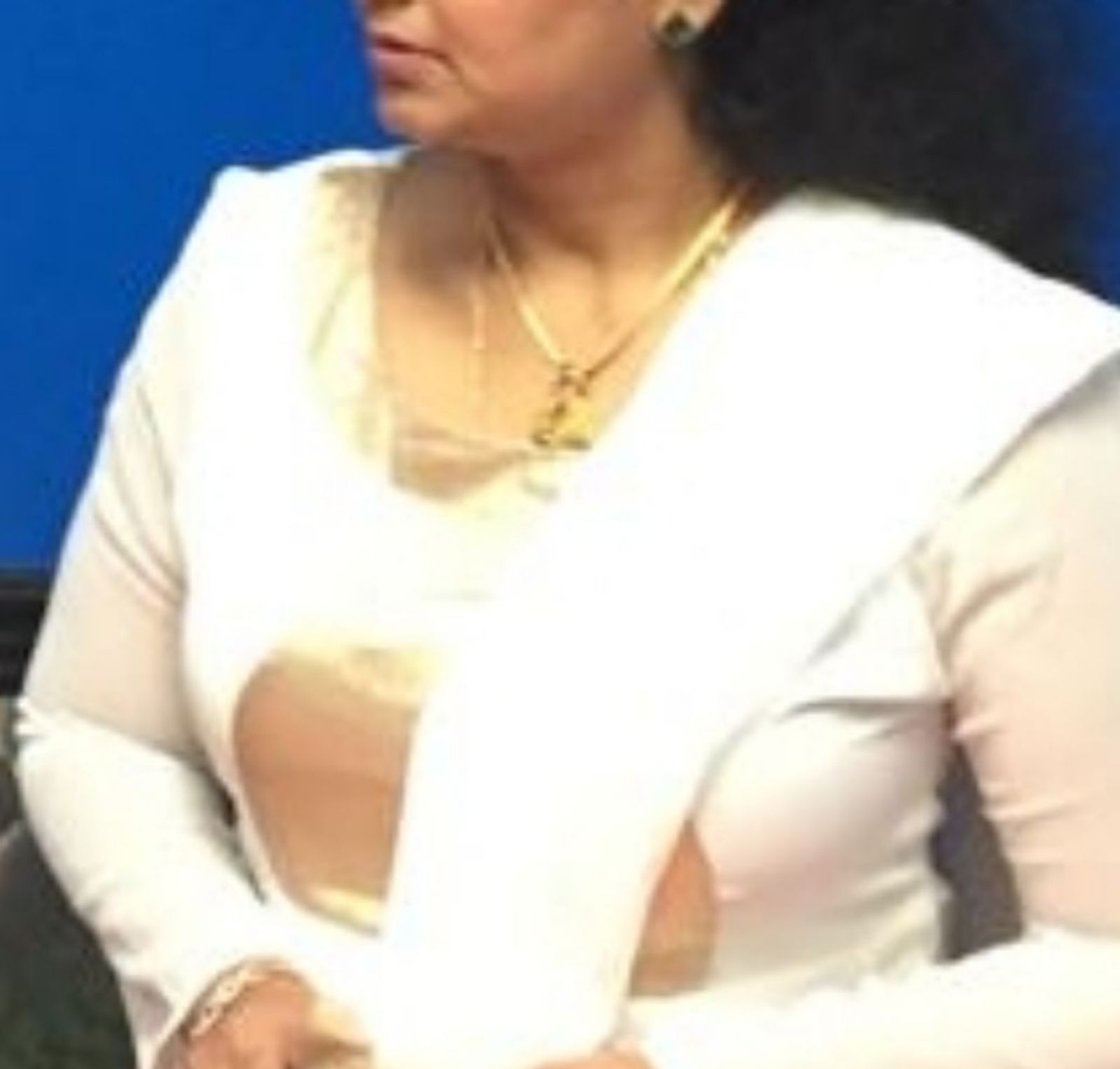 My desi aunt flaunts with her mom bod π€€π€€ππ F 36 | Scrolller