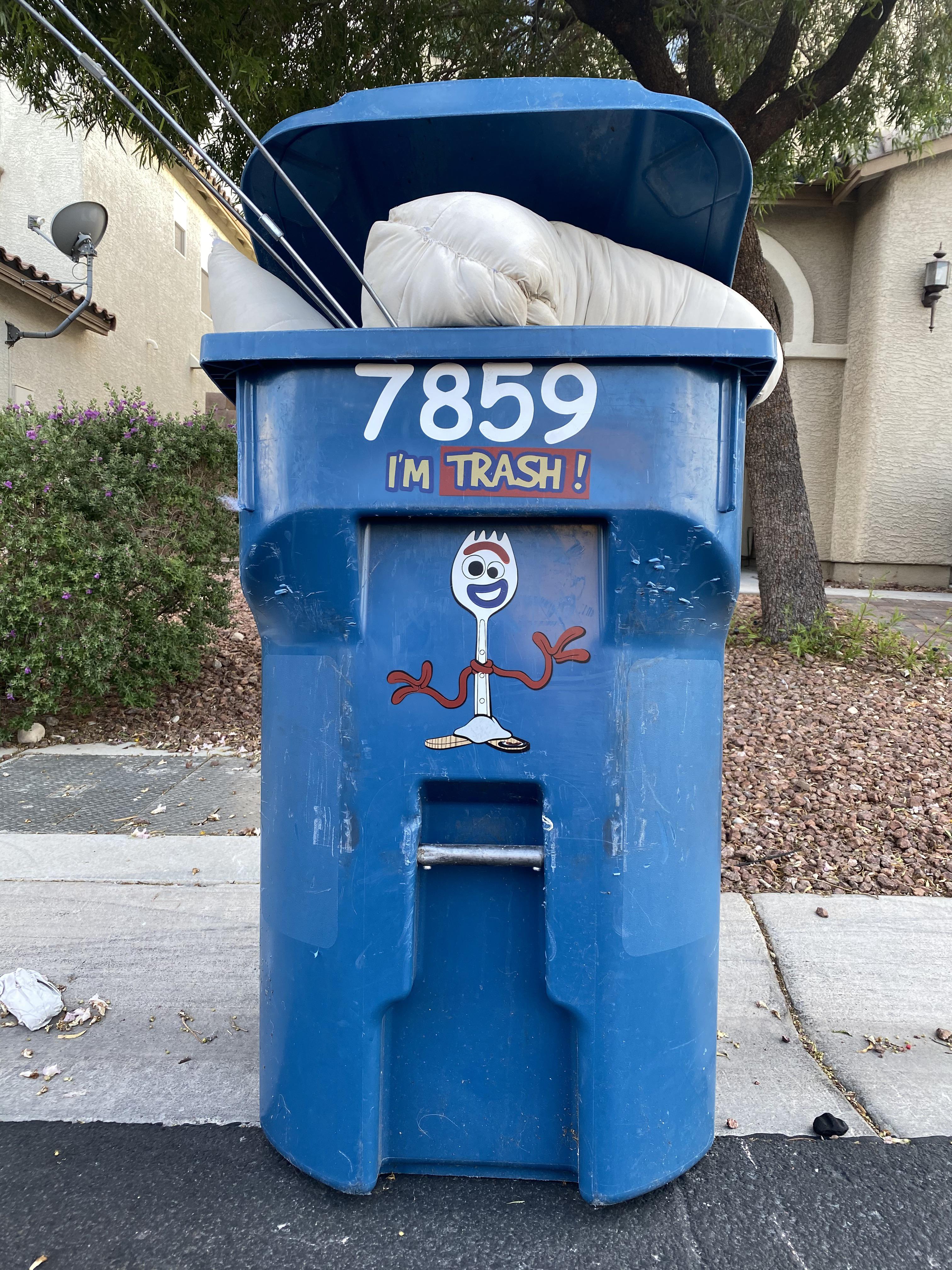 My neighbor’s trash bin Scrolller