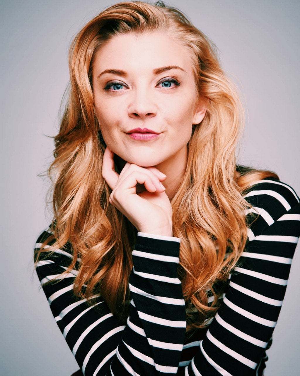 Natalie Dormer Who Wants To Have A Rough Threesome With Her Scrolller