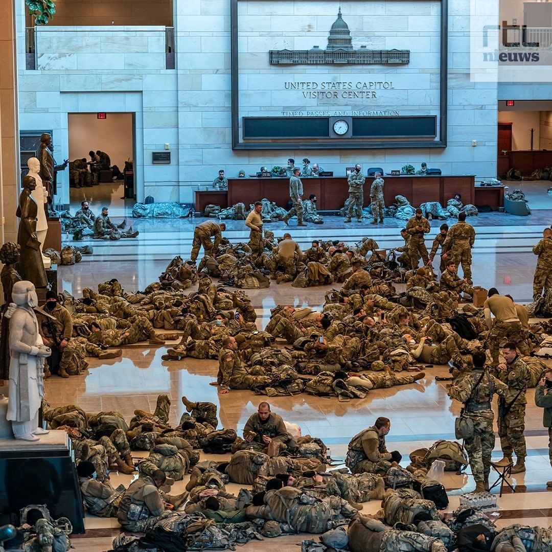 National Guard Sleeping In The Capitol Scrolller 7603