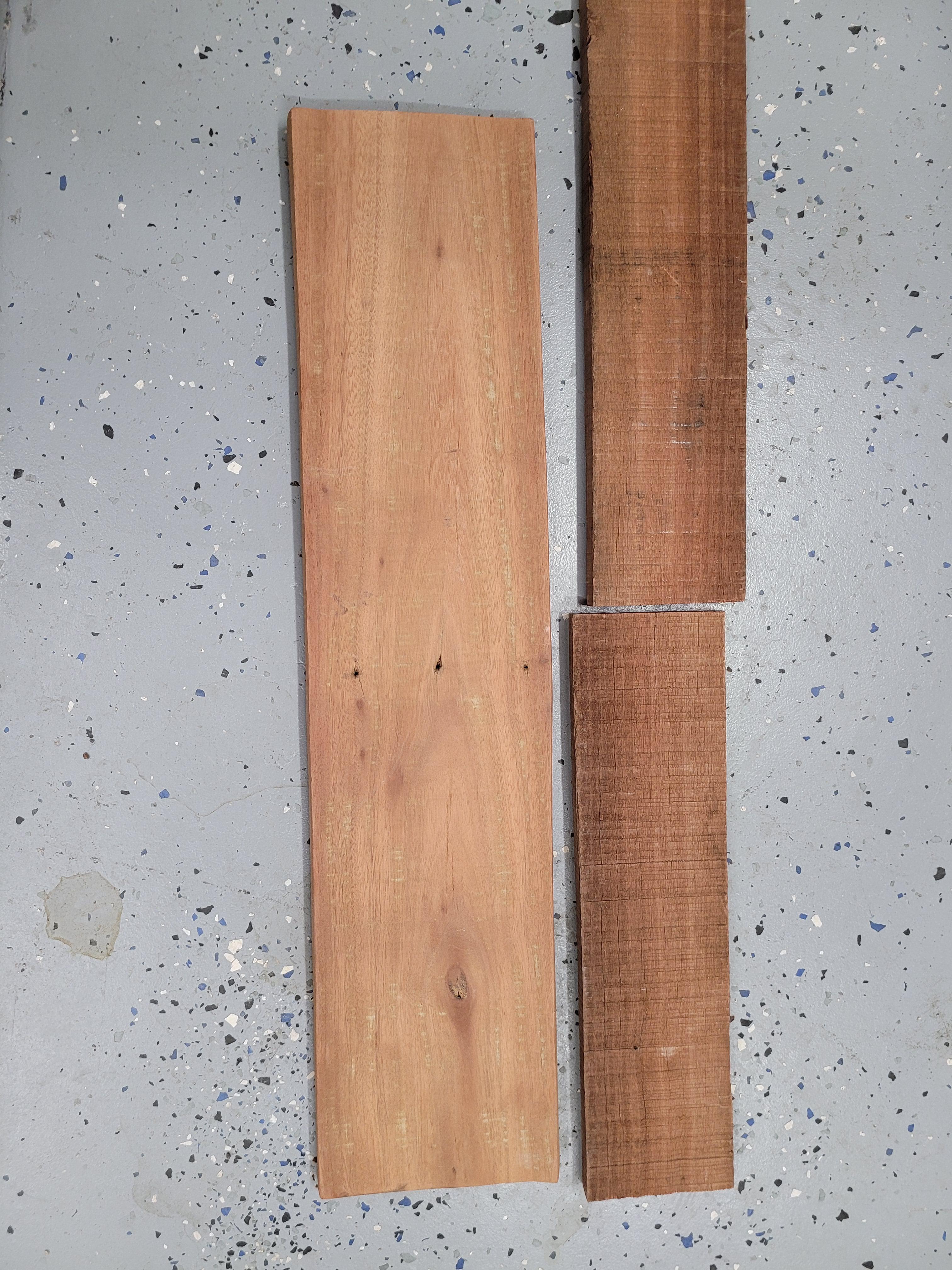 Need help to identify this pallet hardwood Scrolller