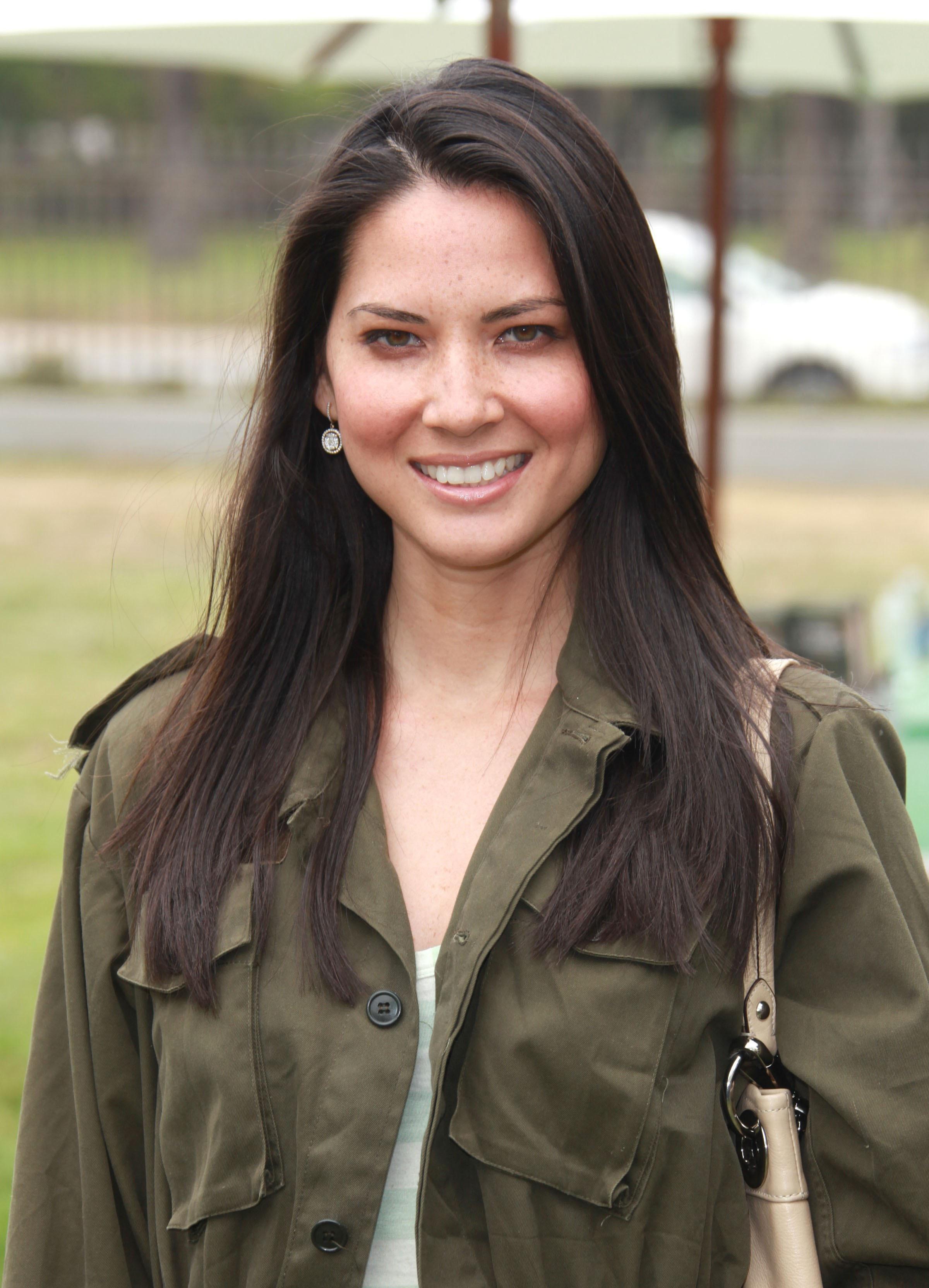 Olivia Munn | Scrolller