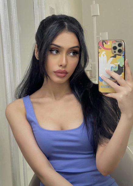 Pakistani beauty | Scrolller