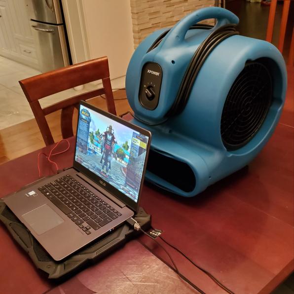 Playing WoW Classic on a Laptop is 100 !! Scrolller