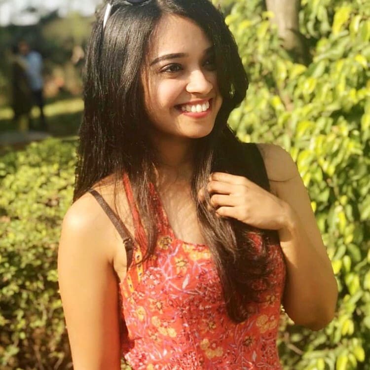 Pretty Indian Babe's BraStrap Scrolller