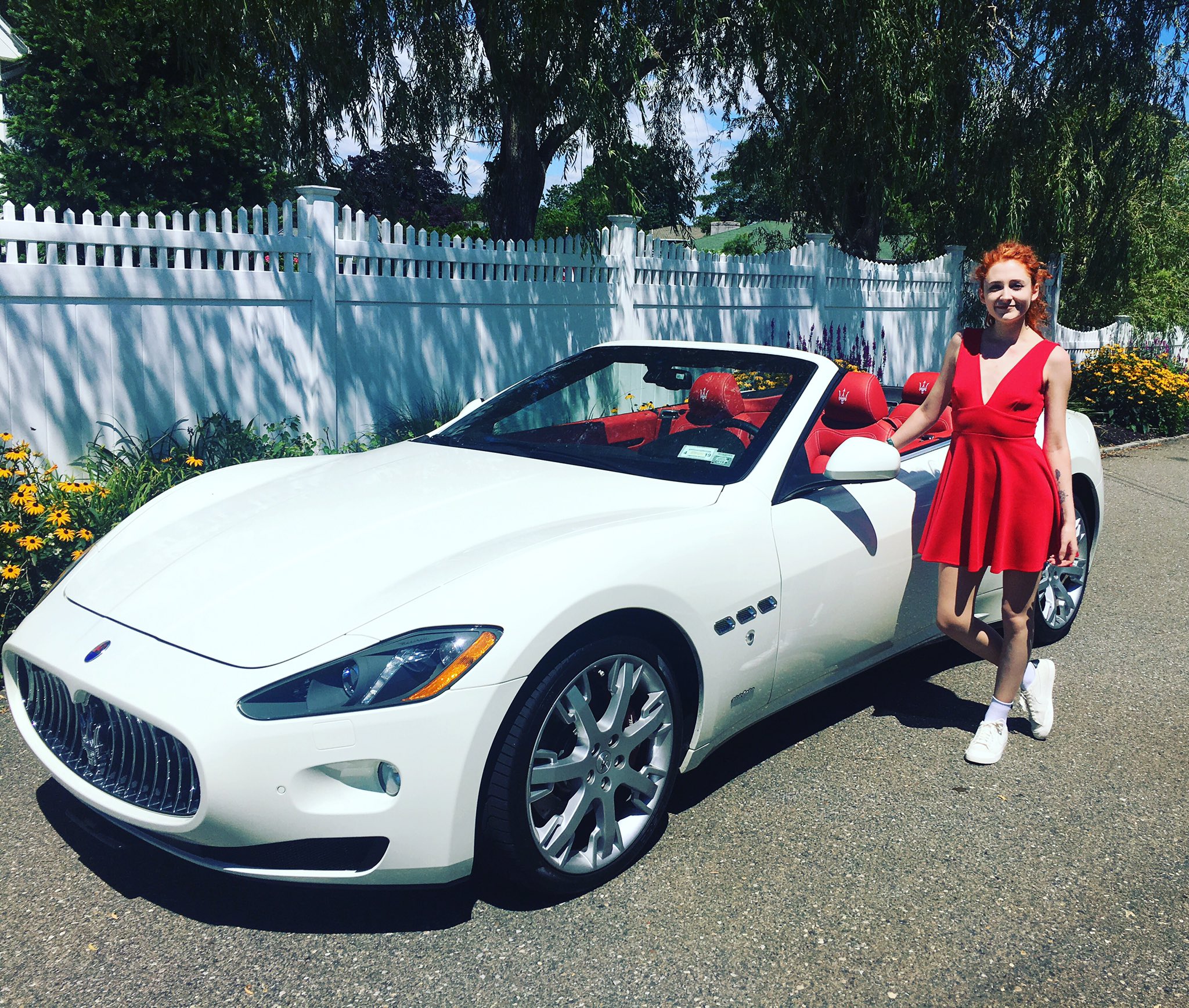 Red dress and a fancy car | Scrolller