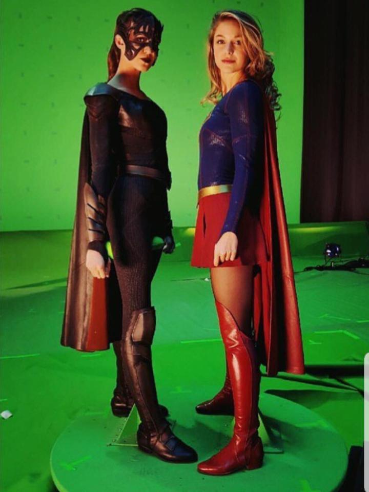 Reign And Supergirl Threesome On Set Scrolller