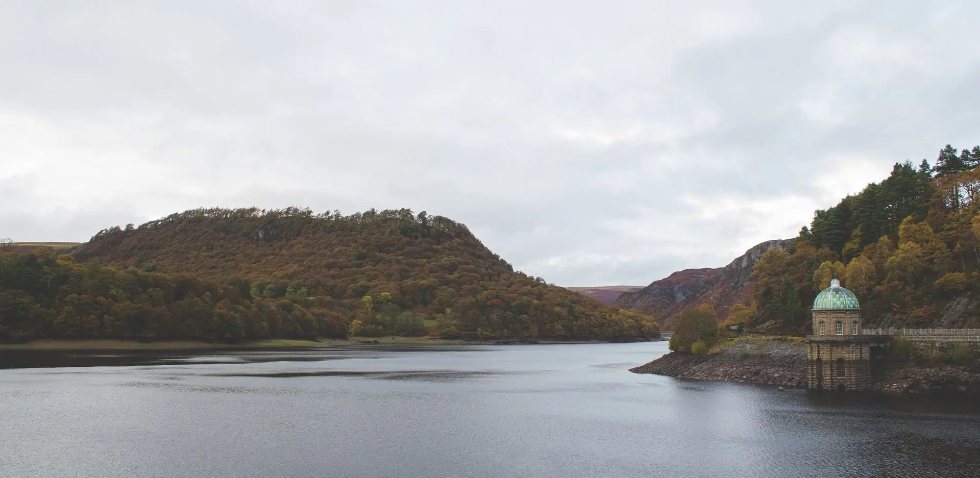 Rhayader Dam, Elan Valley, Wales [2400×1171] [OC] | Scrolller