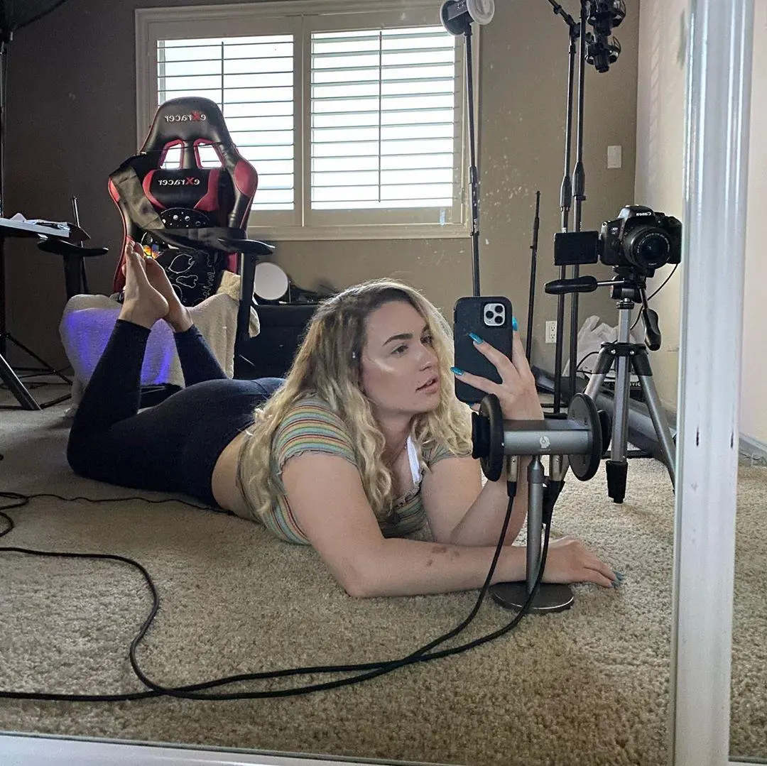 Rose asmr | Scrolller