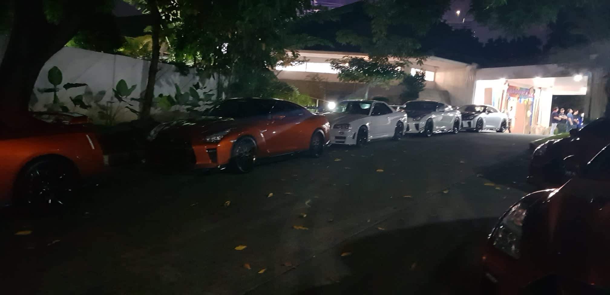 Rs lining up. Scrolller