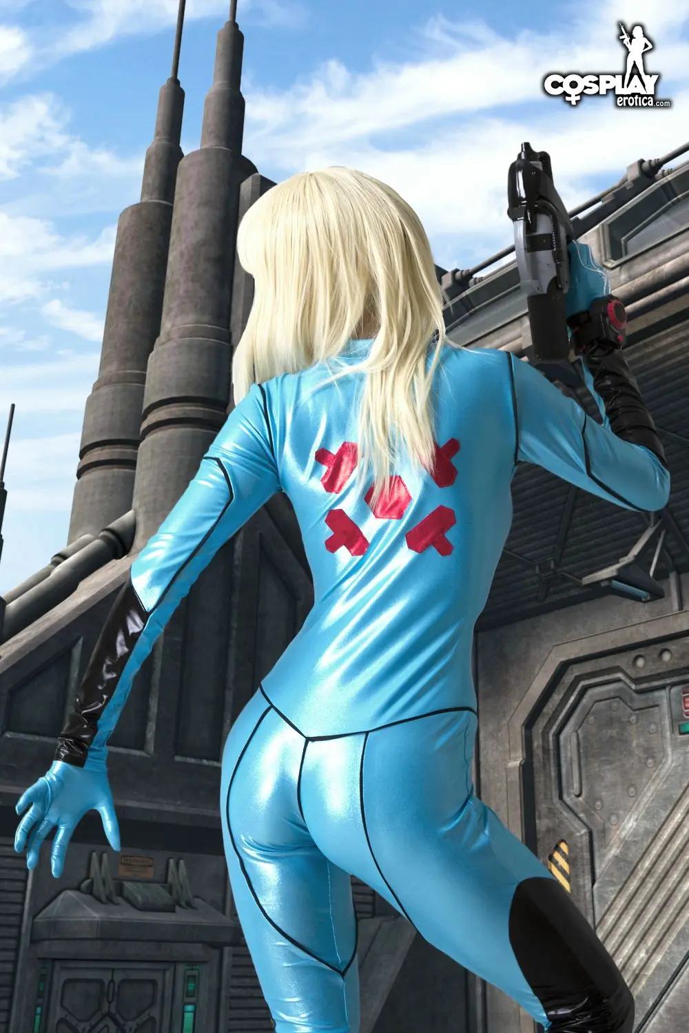 Mea Lee as Samus Aran from Metroid in a shiny blue bodysuit and black boots