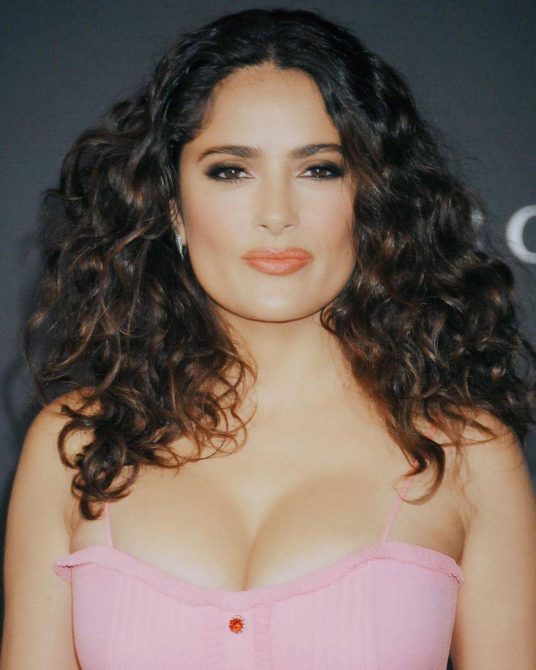 Selma Hayek | Scrolller