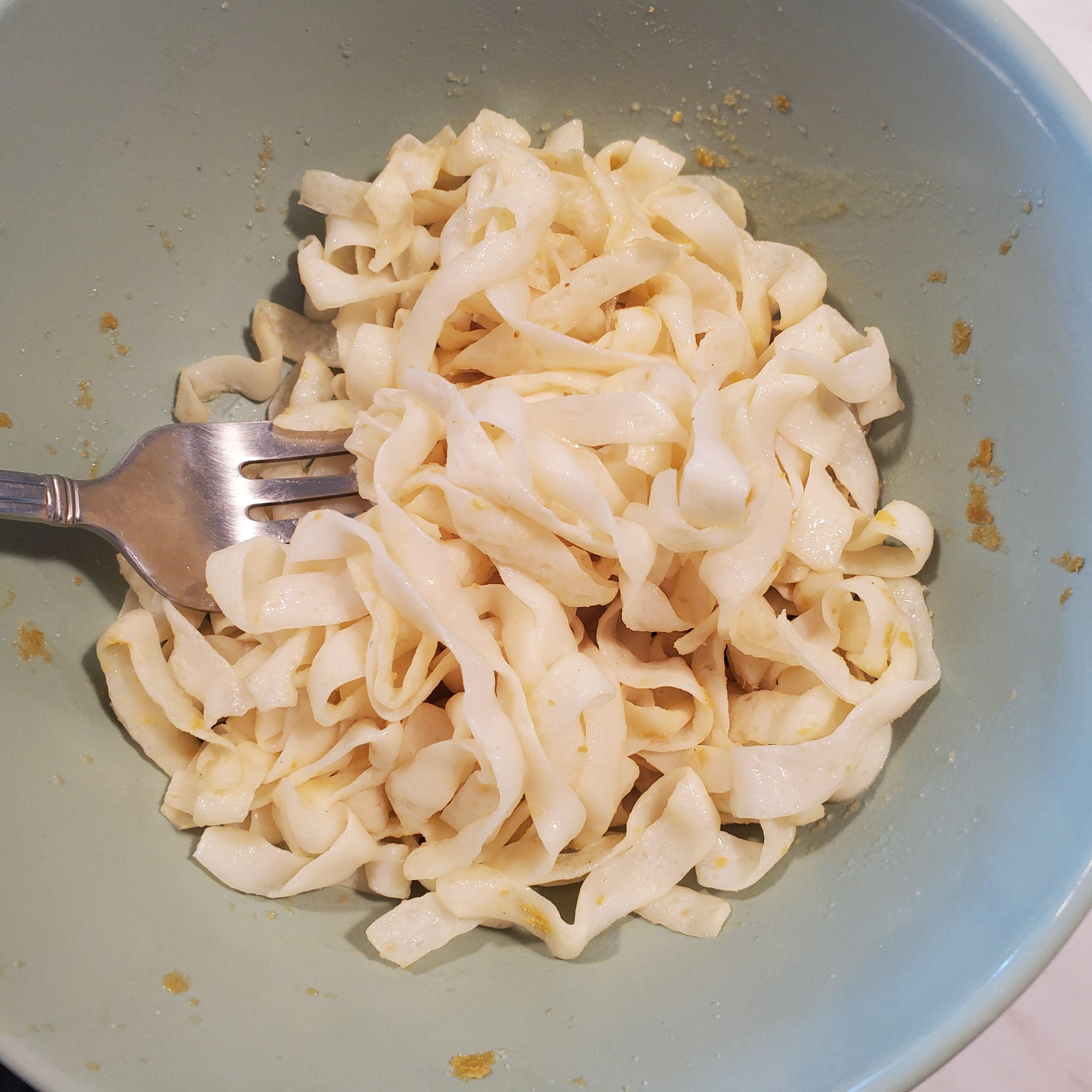 Shirataki noodles with ghee and nutritional yeast 😭 Scrolller