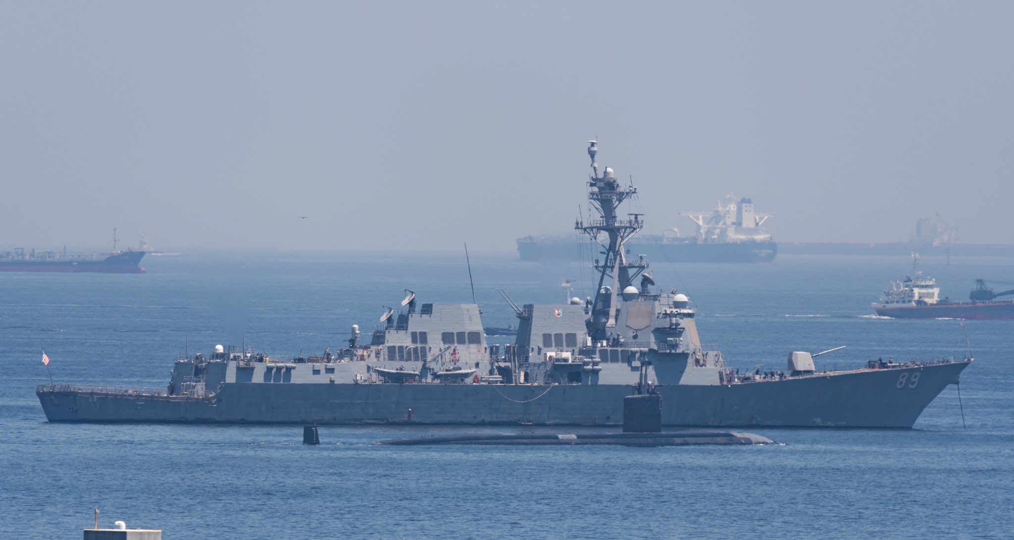 Size comparison between a Burke class Flight IIA destroyer and an ...