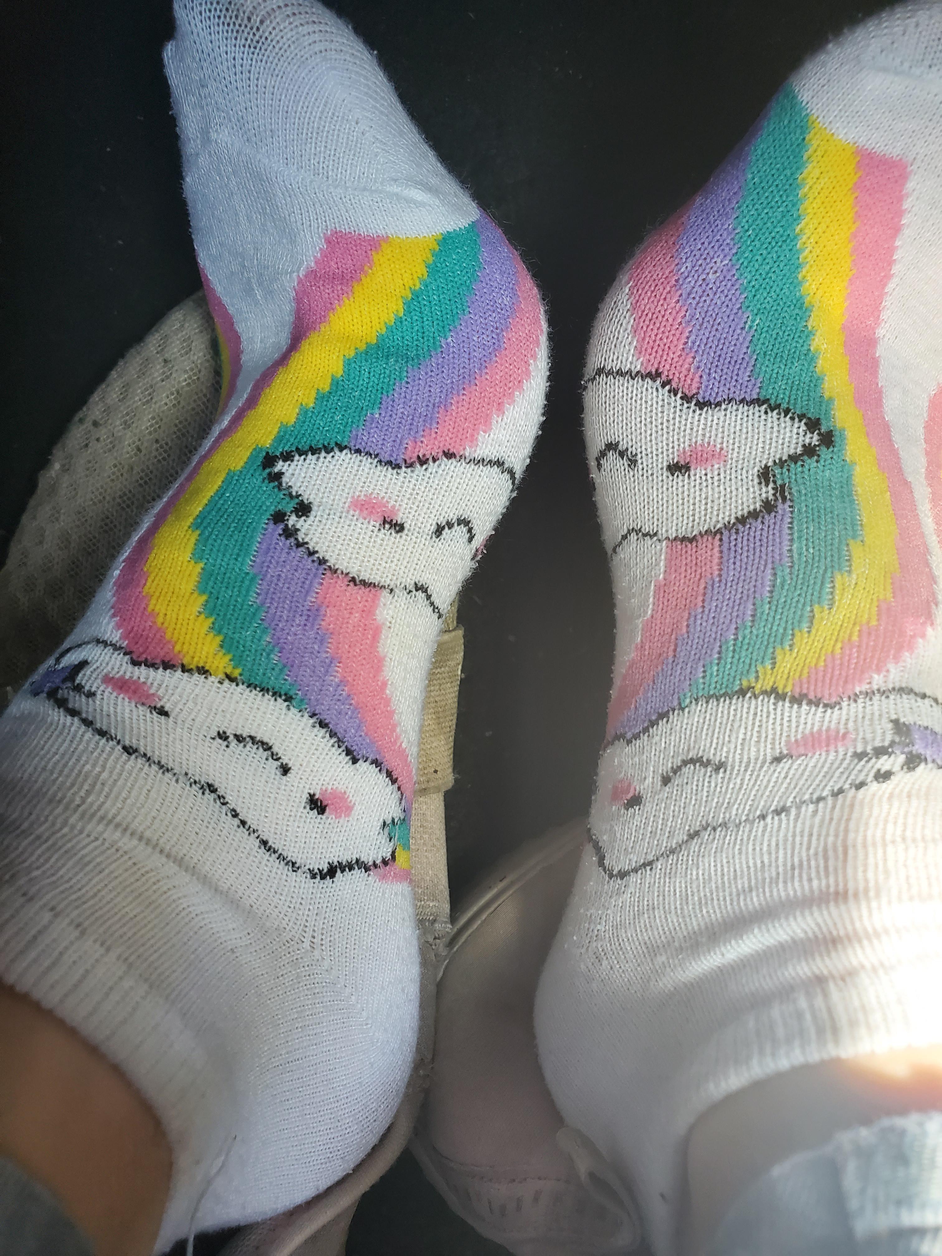 Smells strongly of cheese corn chips! My feet got really sweaty and