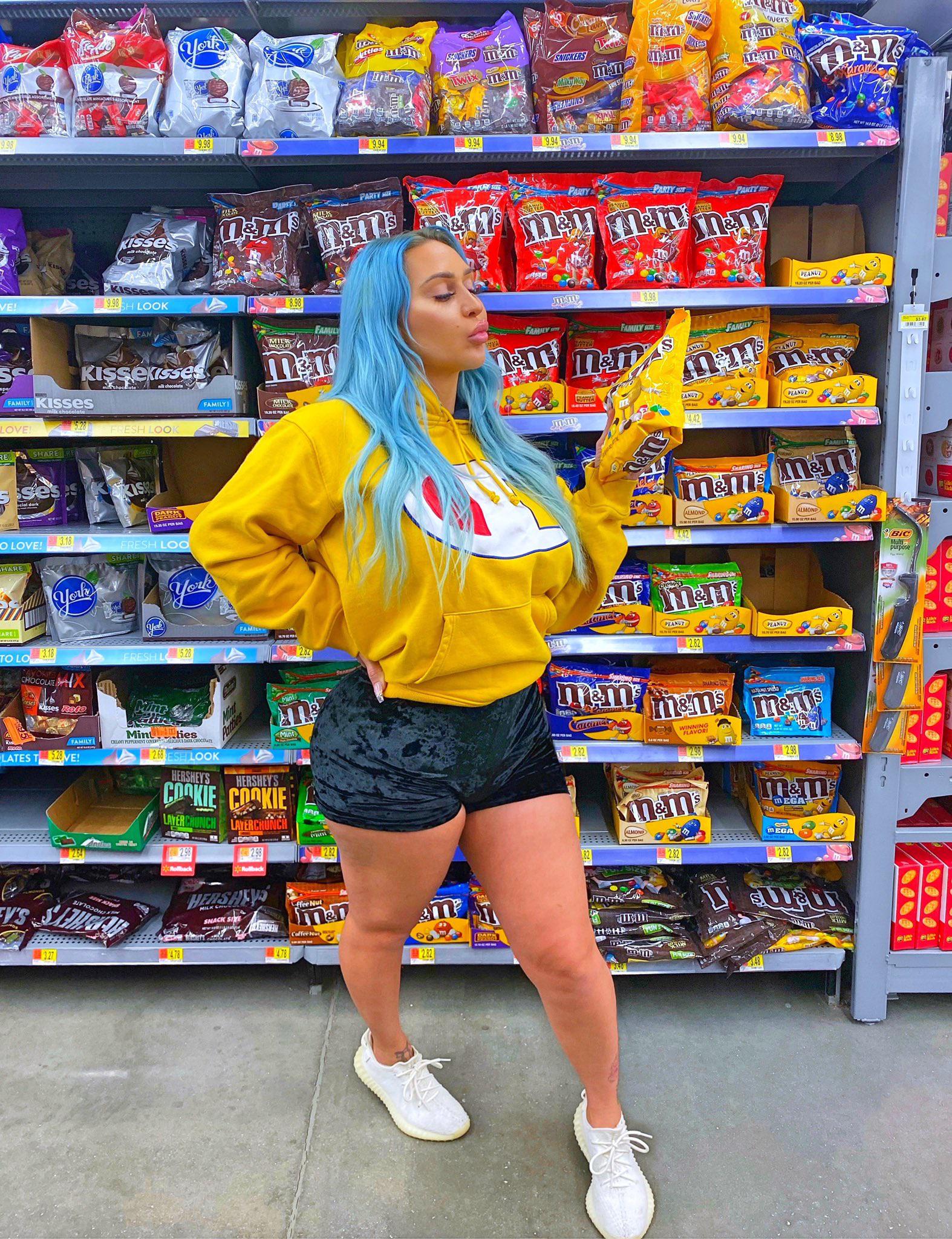 Nina Kayy + M&M’s Scrolller
