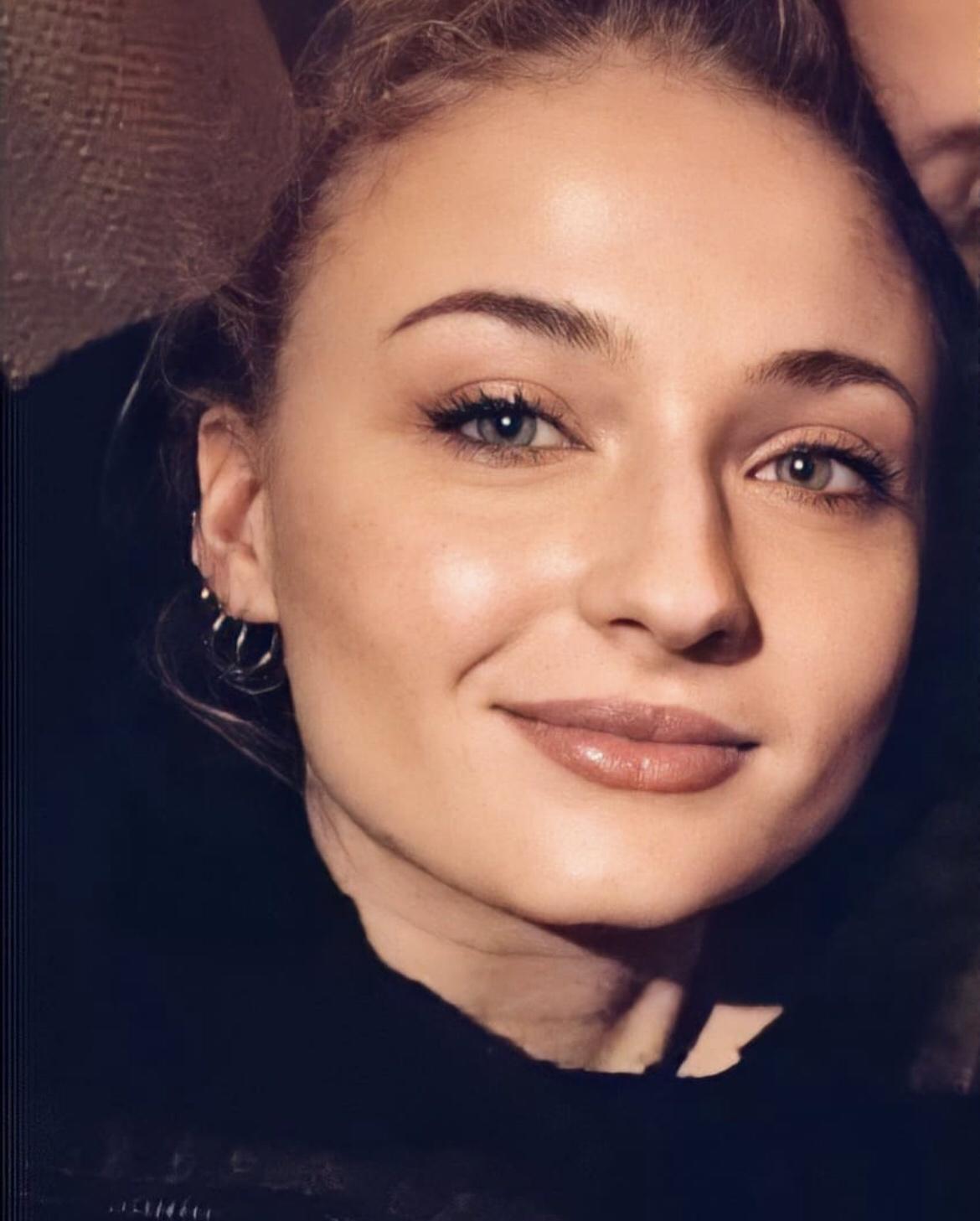 Sophie Turner has the most fuckable face Scrolller