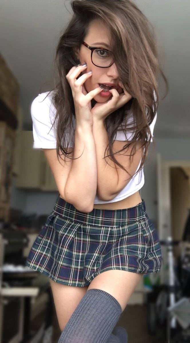 Stephanie Love | Scrolller