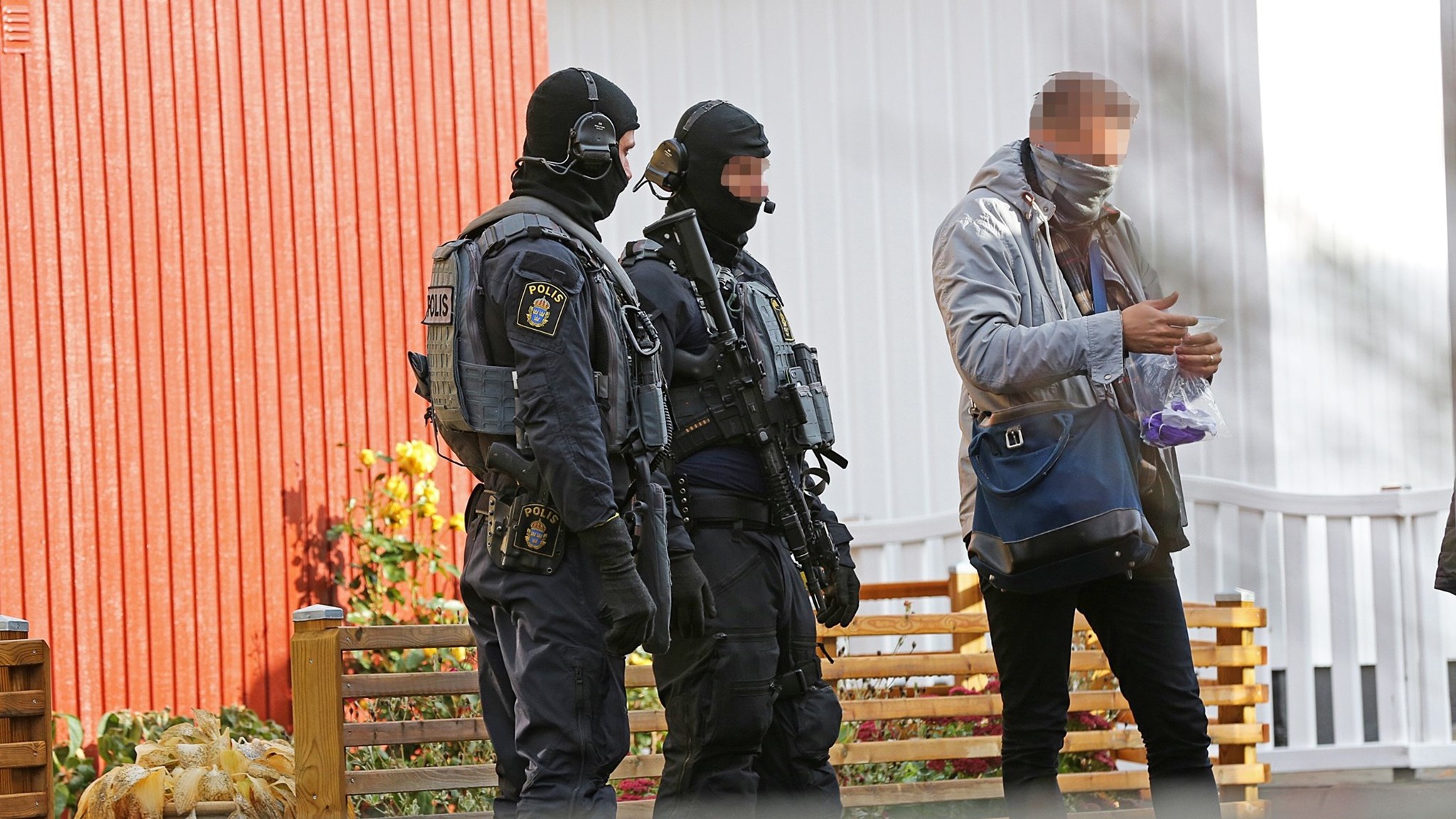 Swedish Police PIKETEN West (Regional SWAT) and plain clothes officers ...